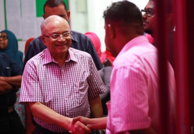 އިނާއަތް ކުޑަވުމުން ރައީސް މައުމޫންގެ އޮފީހުން ދުވަސްވީ ދެ މުވައްޒަފަކު ވަކިކުރައްވައިފި