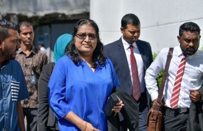 އާޒިމާ އަށް ކުރަނީ މަނީ ލޯންޑާކުރަން އެހީވުމާއި ދޮގު މައުލޫމާތު ދިނުމުގެ ތުހުމަތު