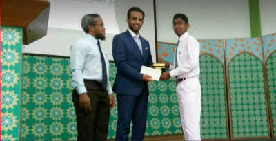 އަރަބިން ފުރިހަމައަށް ވާހަކަދެއްކި ދަރިވަރަށް ހަދިޔާއަކަށް 1000 ޑޮލަރާއި ރަންކުލައިގެ ހަތިމެއް!