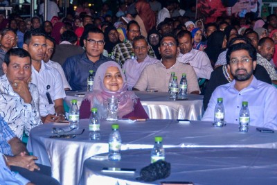 މާލެގައި ދިރިއުޅޭ 8 އަތޮޅެއްގެ ރައްޔިތުންނާ ރައީސްގެ އަނބިކަނބަލުން ބައްދަލު ކުރައްވައިފި