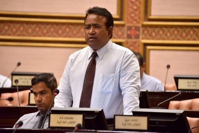 "ކުށްވެރިންނަށް މަޖިލީހަށް ކުރިމަތިލެވޭ، އެ ޝަރުތު ބަދަލުކުރަން ޖެހޭ"