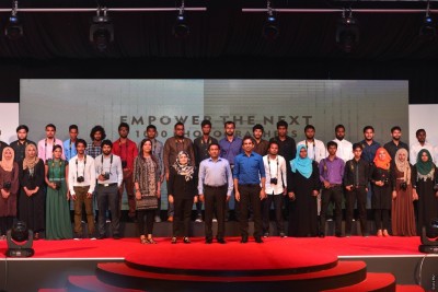 ފޮޓޯގްރަފީގެ ދާއިރާއިން ތަމްރީނުކުރާ ޒުވާނުންނަށް ކެމެރާ ދީފި
