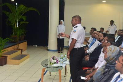 މުދާ ކްލިއާ ކުރުމަށް ކަސްޓަމްސް އިން އަސިކުޑާ ވާލްޑް ބޭނުންކުރަން ފަށައިފި