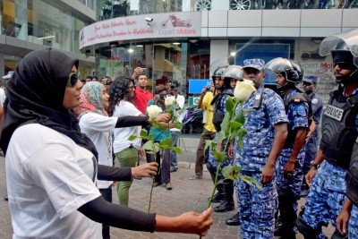 ހުތުރުބަހުން މުއާމަލާތް ކޮށްފިނަމަ ފުލުހުންނާ މެދު ފިޔަވަޅު އެޅޭ ގޮތަށް ހަދައިފި