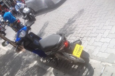 ސައިކަލު ޓެކްސީއެއް އެކްސިޑެންޓުވެ ޑްރައިވަރުގެ އިނގިއްޔެއް ބިނދިއްޖެ