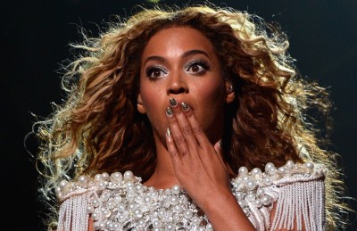 ލޯފަން މީހުންނަށް ބިޔޯންސޭގެ ވެބްސައިޓް ބޭނުން ނުކުރެވޭތީ ދައުވާކުރަނީ