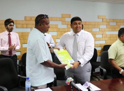 ލާމު ކޯޕަރޭޓިވް ސޮސައިޓީން އުފައްދާ ގަސްކާނާ ބާޒާރަށް ނެރެފި