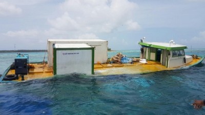 ފެން ހިފައިގެން ރަށަކަށް ދިޔަ ދޯންޏެއް ބަންޑުން ޖަހާލައިފި