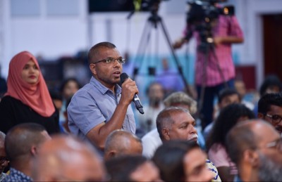 ޓެކްސީ އަގުތަކާ ގުޅޭ ފޯރަމް: އާންމުންނާއި ޑްރައިވަރުންނާ ދެމެދު ބަހުގެ ހަމަލާތައް