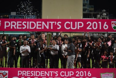 އީގަލްސް އަދި ސާންތި: ޒުވާން ކުޅުންތެރިންނާއެކު ނަތީޖާ ނެރުމަށް އެއްވަަނަ