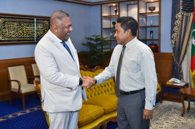 ރައީސް ޔާމީނަށް ލަންކާ ފޮރިން މިނިސްޓަރުގެ ތައުރީފު