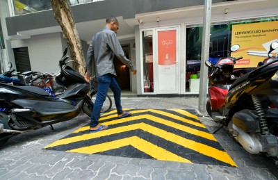 އަޖުމަބަލަން ހެދި ރޭމްޕް މަތީގައި ވެސް ޕާކްކުރަނީ! ޑިޒައިން ބަދަލުކުރަން ނިންމައިފި