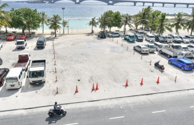 ވެހިކަލްތައް ނަގައި އާޓިފިޝަލް ބީޗު ސަރަހަައްދުން ބައެއް ހުސްކޮށްފި