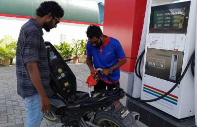 ޑީސަލް ލިޓަރަކުން 2ރ. ޕެޓްރޯލް ލިޓަރަކުން 1ރ. އަގު ހެޔޮކޮށްފި