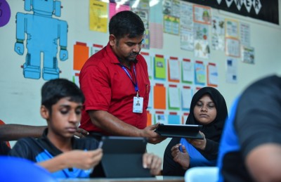 ކިޔަވައިދިނުމުގައި ޓެބްލެޓް ބޭނުންކުރުމުގެ ވިސްނުން އެބަހުރި: މިނިސްޓަރު