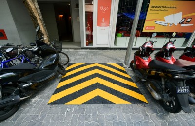 އަޖުމަބަލަން ހެދި ރޭމްޕް މަތީގައި ވެސް ޕާކްކުރަނީ! ޑިޒައިން ބަދަލުކުރަން ނިންމައިފި