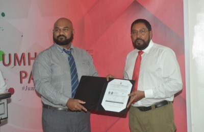 އާމާލް، ނާޒިމާ އަދި މާނިއު ޖޭޕީ އަށް ސޮއިކުރައްވައިފި