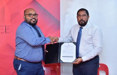ކުރީގެ އެކްޓިން ކޮމިޝަނަރު ނަވާޒް ޖޭޕީއާ ގުޅިވަޑައިގެންފި