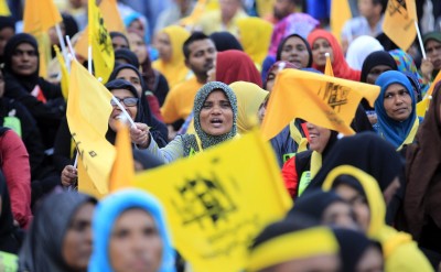 އެމްޑީޕީގެ ފަރާތުން އިންތިހާބުތަކަށް ކުރިމަތިލާ އަންހެނުންނަށް ފައިސާގެ އެހީ ދެނީ