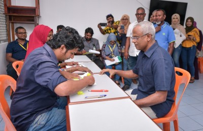 މަޖިލީހަށް ކުރިމަތިލާ މީހުންނަށް ހުރަސް އެޅުމަކީ ޑިމޮކްރަސީއާ އިދިކޮޅަށް ކުރާ ކަމެއް: ރައީސް
