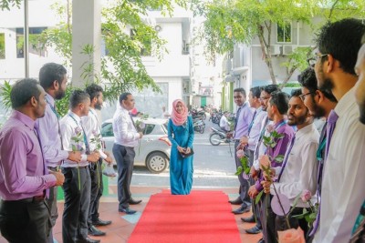 މީރާއިން ކަނބަލުންނަށް މަރުހަބާކީ ރަތްދޫލާގައި، ފިނިފެންމަލުން!