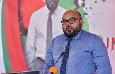 ކުރީގެ އެކްޓިން ކޮމިޝަނަރު ނަވާޒް ޖޭޕީއާ ގުޅިވަޑައިގެންފި
