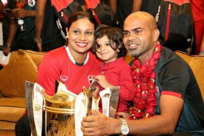ނިޒާމްބެއާ ނާޒިމާގެ ކައިވެންޏަށް 11 އަހަރު - ހަދިޔާ އަކަށް ރަން މެޑަލް!