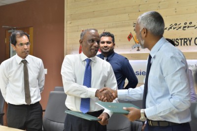ލަންކާގައި ހުންނަ ސޯސަންވިލާގައި ޕާކެއް ހަދަން ސިއެރާއާ ހަވާލުކޮށްފި