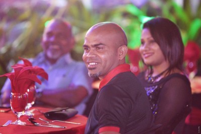 ޑޭވް އަކީ ކުޅިވަރުގެ މީހެއް ނޫނޭ ބުނާ މީހުންނަށް ނިޒާމްބެ ރައްދުދީފި