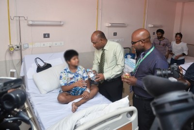 ހައްޖު ކޯޕަރޭޝަނުން އައިޖީއެމްއެޗްގައި ތިބި ބަލިމީހުންނަށް ޒަމްޒަމް ފެނާ ހަދިޔާ ބަހައިފި