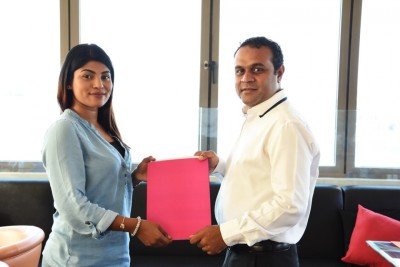 މަޓާޓޯގެ ޑިޖިޓަލް އަދި މޯބައިލް ކޮމާސް ޕާޓްނަރަކަށް އެވްރީތިން ރެޑް