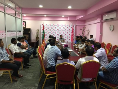 މަސީހުގެ އިތުބާރު ނެތްކަމުގެ ވޯޓާ ގުޅިގެން ރައީސް ޔާމީން މެމްބަރުންނާ ބައްދަލު ކުރައްވައިފި