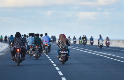 ހައިވޭގައި ކުޑަކުއްޖަކު ލައްވައި ސައިކަލު ދުއްވި މައްސަލަ ފުލުހުން ބަލަނީ
