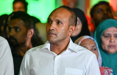 ޑރ. ޖަމީލް ޖަނާޒާއެއްގައި ހުންނަވަނިކޮށް ދިމާކޮށްފި