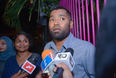 މާލޭ ސިޓީގެ ޕީޕީއެމް ކައުންސިލަރަކު މައުމޫނުގެ ޓީމާ ގުޅިވަޑައިގެންފި