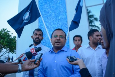 ގާނޫނު ތަންފީޒު ކުރާ މުވައްޒަފަކަށް ހުރަސްއެޅުމުގެ ދައުވާ ރިޔާޒުގެ މައްޗަށް އުފުލައިފި
