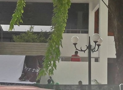 އިސްލާމީ މަރުކަޒު ފާރުގައި ހުތުރުބަހުން ލިޔެފި