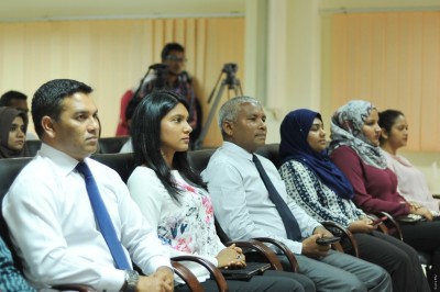 ސަރުކާރުގެ މުއައްސަަސާތަކަށް އަމާޒުކޮށްގެން ސައިން ލެންގުއޭޖް ކޯހެއް ހިންގައިފި