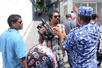 ނޫސްވެރިންނަށް ބެރިކޭޑްގެ އެތެރެއިން ފުރުސަތު ނުދެނީ ސަލާމަތީ ސަބަބުތަކަށް: ފުލުހުން
