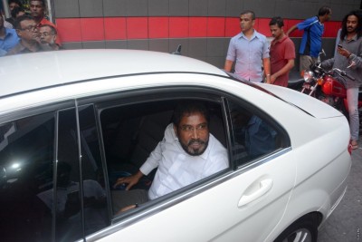 ގާސިމްގެ މައްޗަށް ތިން ދައުވާއެއް އުފުލައިފި