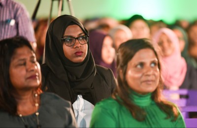 ފަސްޓް ލޭޑީގެ ބޮޑީގާޑުންނަށް އަންހެން ސިފައިން