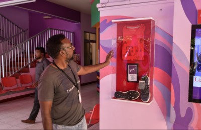 ތިމާވެށީގެ ހިމާޔަތުގައި ނަމޫނާ ދެމަފިރިން!