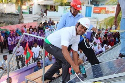ތިން މަހުގެ ތެރޭ ތިން އަތޮޅެއްގައި ސޯލާ ހައިބްރިޑް ނިޒާމް ގާއިމް ކުރުމަށް ހަވާލު ކުރެވޭނެ: މިނިސްޓަރު