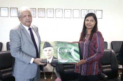 ޕާކިސްތާނުން ރާއްޖޭގެ 15 ސްކޫލަކަށް ލެޕްޓޮޕް ހަދިޔާކޮށްފި