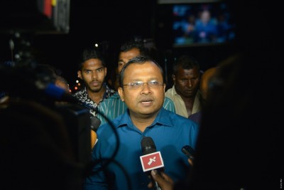 ރިޔާޒް ފޯނުގެ ލޮކް ކޯޑު އެނގޭ މީހަކު ޝަރީއަތުގައި ހެކިބަސް ދީފި