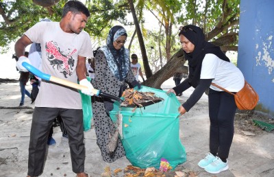 ވިލިމާލެ ސާފުކޮށް 35 ޓަނުގެ ކުނި ނަގައިފި