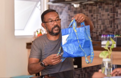 ތިމާވެށީގެ ހިމާޔަތުގައި ނަމޫނާ ދެމަފިރިން!