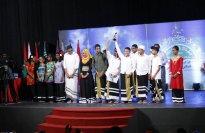 އަދަބީ އީދުގެ ރަން ތަރި، ޖަމާލުއްދީން ސްކޫލަށް