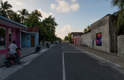 މަރަދޫގައި އިމާރާތަކުން ވެއްޓުނު ކުޑަކުއްޖާގެ ހާލު ސީރިއަސް، ފަރުވާއަށް މާލެ ގެންނަނީ