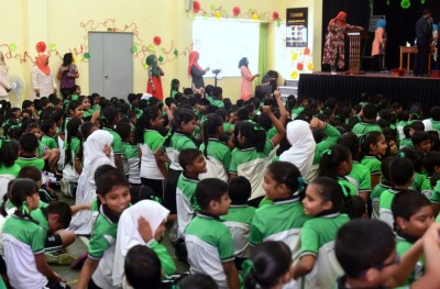 ޓެބްލެޓުން ކިޔަވައިދެނިކޮށް ދަރިވަރަކަށް ބަދުއަހުލާގީ މަންޒަރު ފެނުނު މައްސަލަ ފުލުހަށް